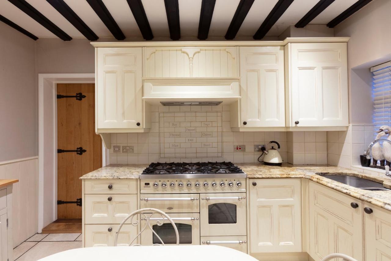 Вилла Luxury Eton House, 5 Minute Walk To Windsor Castle Экстерьер фото